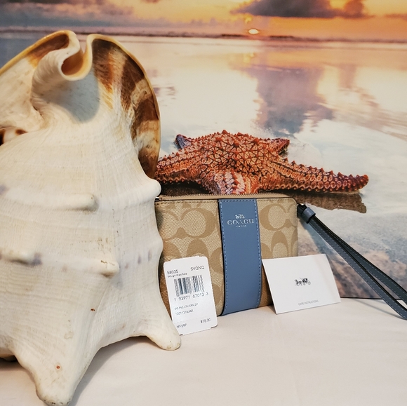 💯NWT Light BLUE COACH Wristlet - Picture 4 of 6